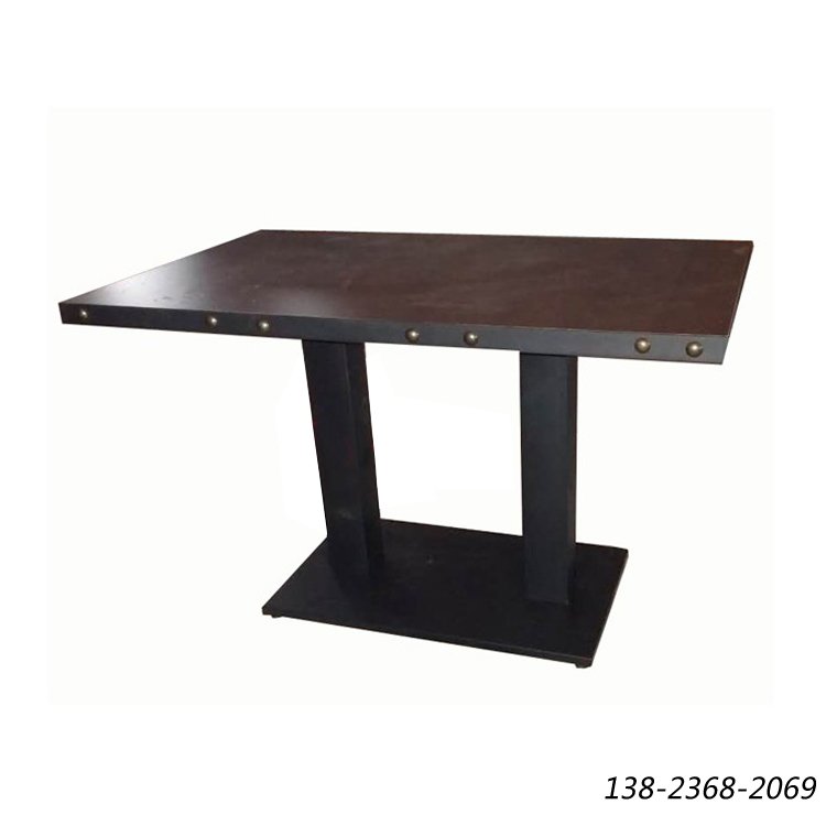 木质餐桌，中餐厅桌子，桌边包铁卯铜钉桌